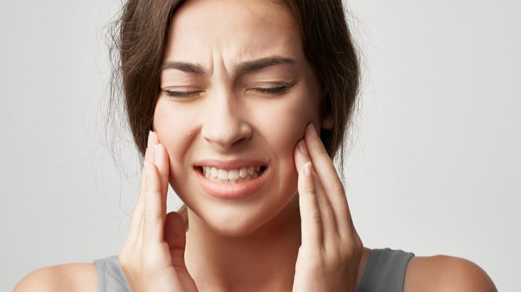 TOXIC HEALTH CO UK Woman with facial pain